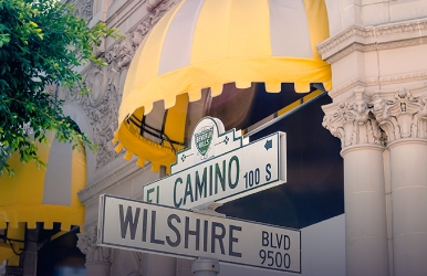 Aluguel de carros em Wilshire Boulevard, Califórnia.