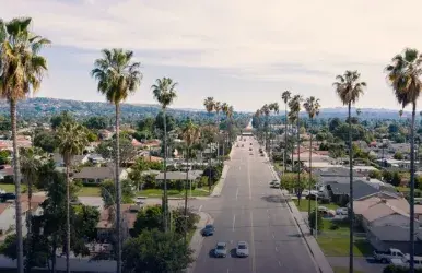 Renta un vehículo en West Los Angeles y recorre la ciudad