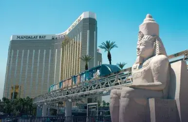 Encuentra coches para rentar con Budget en el hotel Luxor de Las Vegas, Nevada