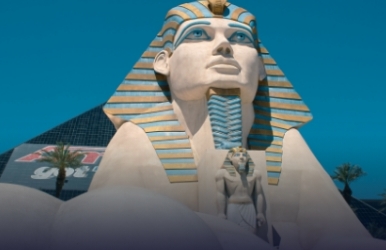 Hospédate en el Luxor y renta una camioneta para conocer Las Vegas