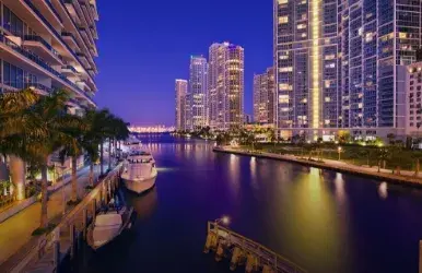 Alquiler de vehículos Dollar en el Centro de Miami