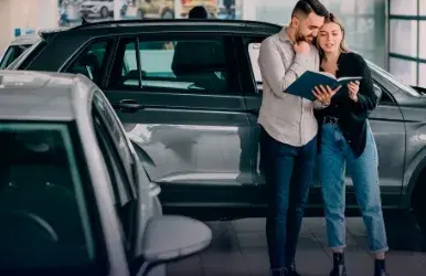 Alquilar autos en la agencia Hertz dentro del Rental Car Center de Miami