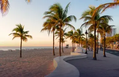 Renta de carros baratos con Hertz cerca de South Beach