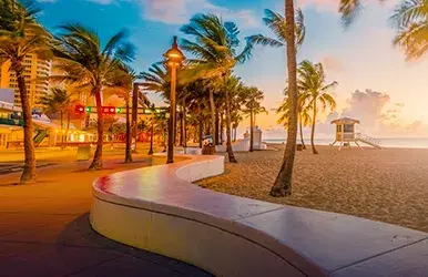 Drive with your rental car to the beaches of South Beach