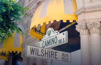 Alugue um carro na Wilshire Boulevard em Los Angeles
