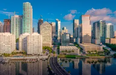 Carros de renta Thrifty en el Downtown de Miami